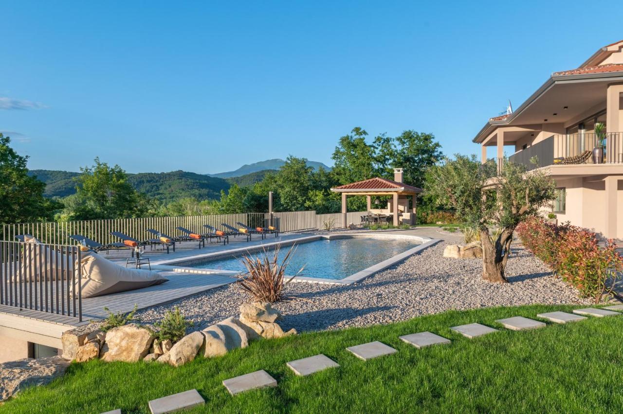 Luxury Villa Santa Cruz With Xl Pool And Jacuzzi Potpićan Exterior foto