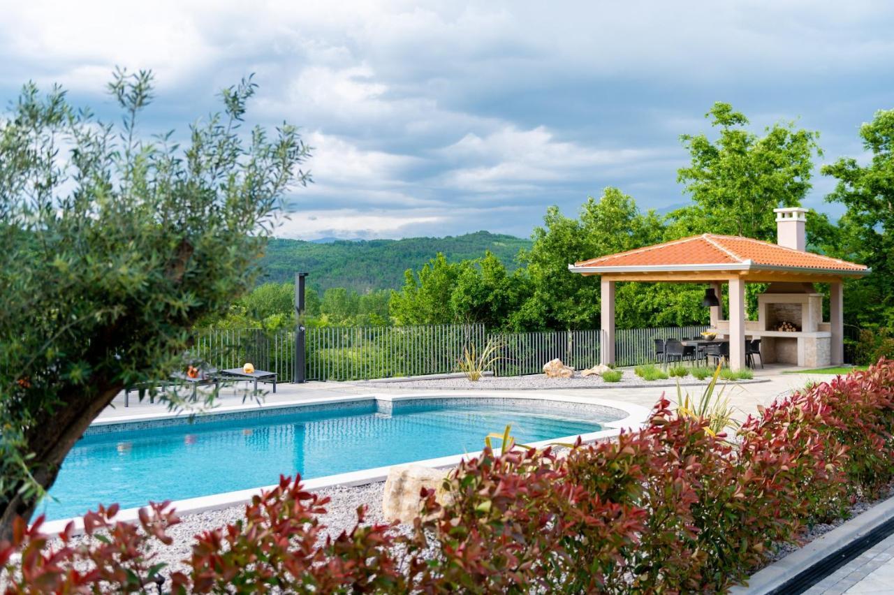 Luxury Villa Santa Cruz With Xl Pool And Jacuzzi Potpićan Exterior foto
