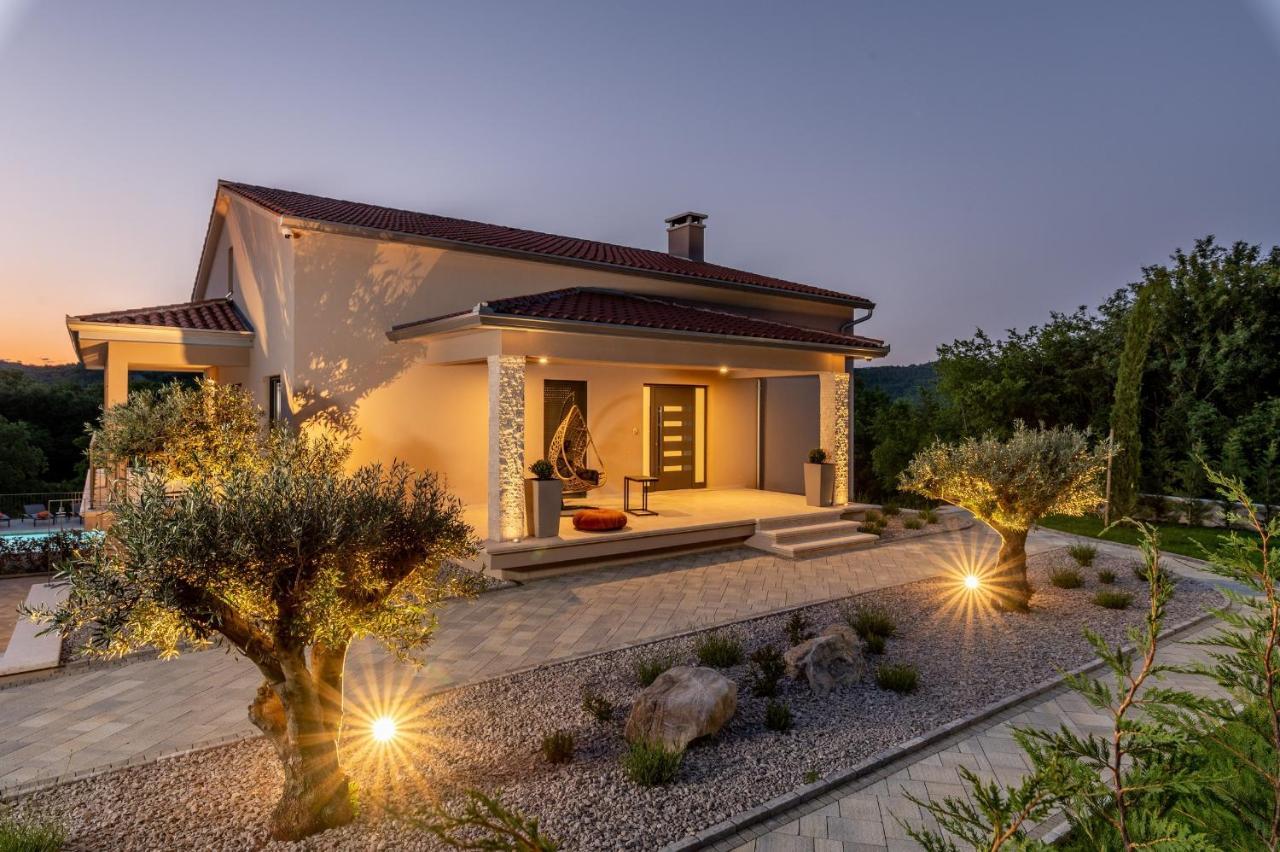 Luxury Villa Santa Cruz With Xl Pool And Jacuzzi Potpićan Exterior foto