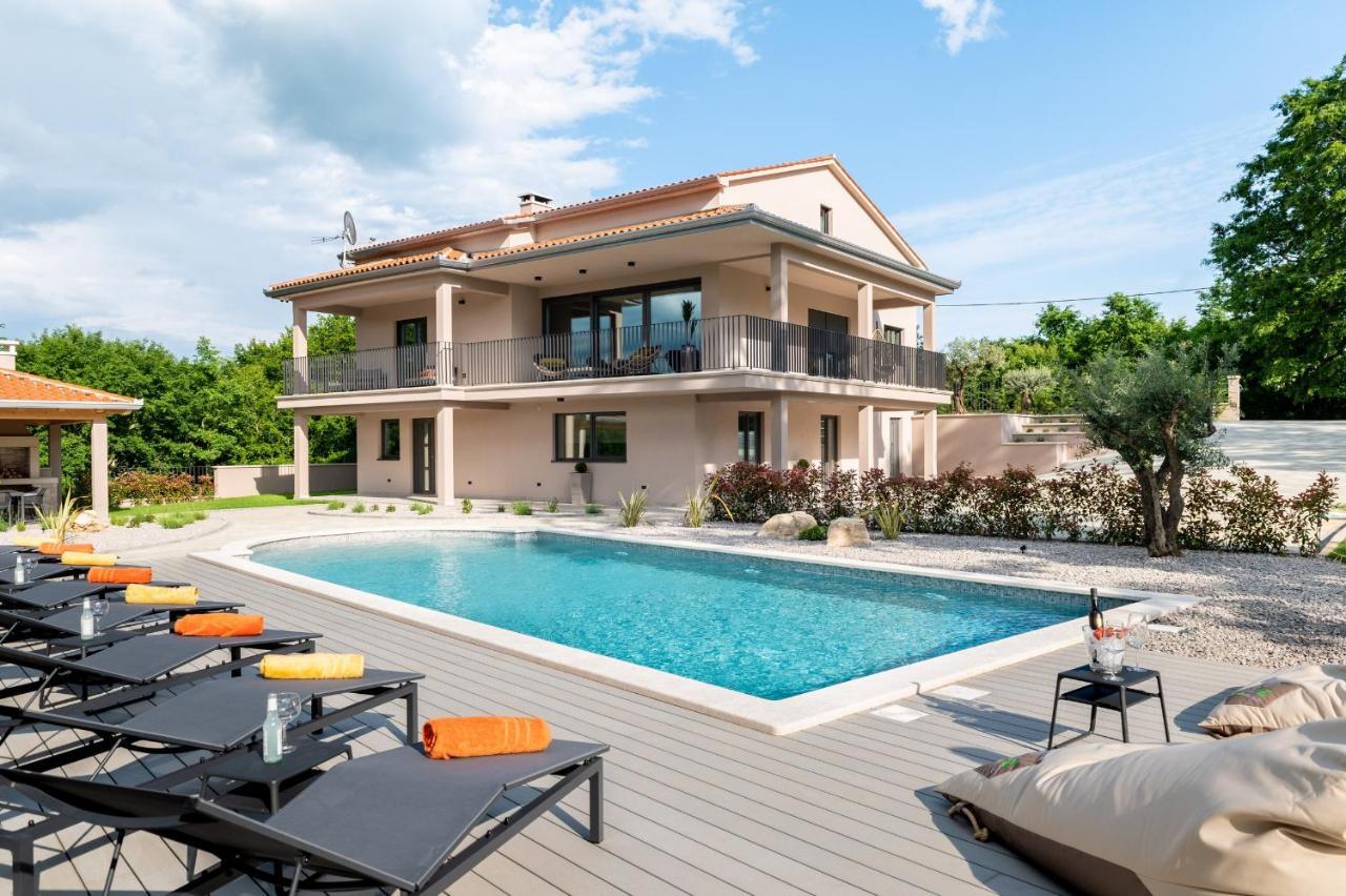 Luxury Villa Santa Cruz With Xl Pool And Jacuzzi Potpićan Exterior foto